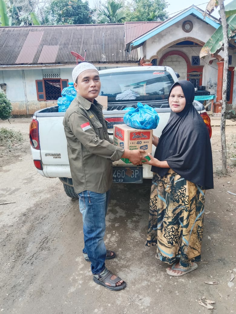 Gerak Cepat Forum Wartawan JIWHA Dharmasraya Salurkan Bantuan Korban Banjir Abaisiat