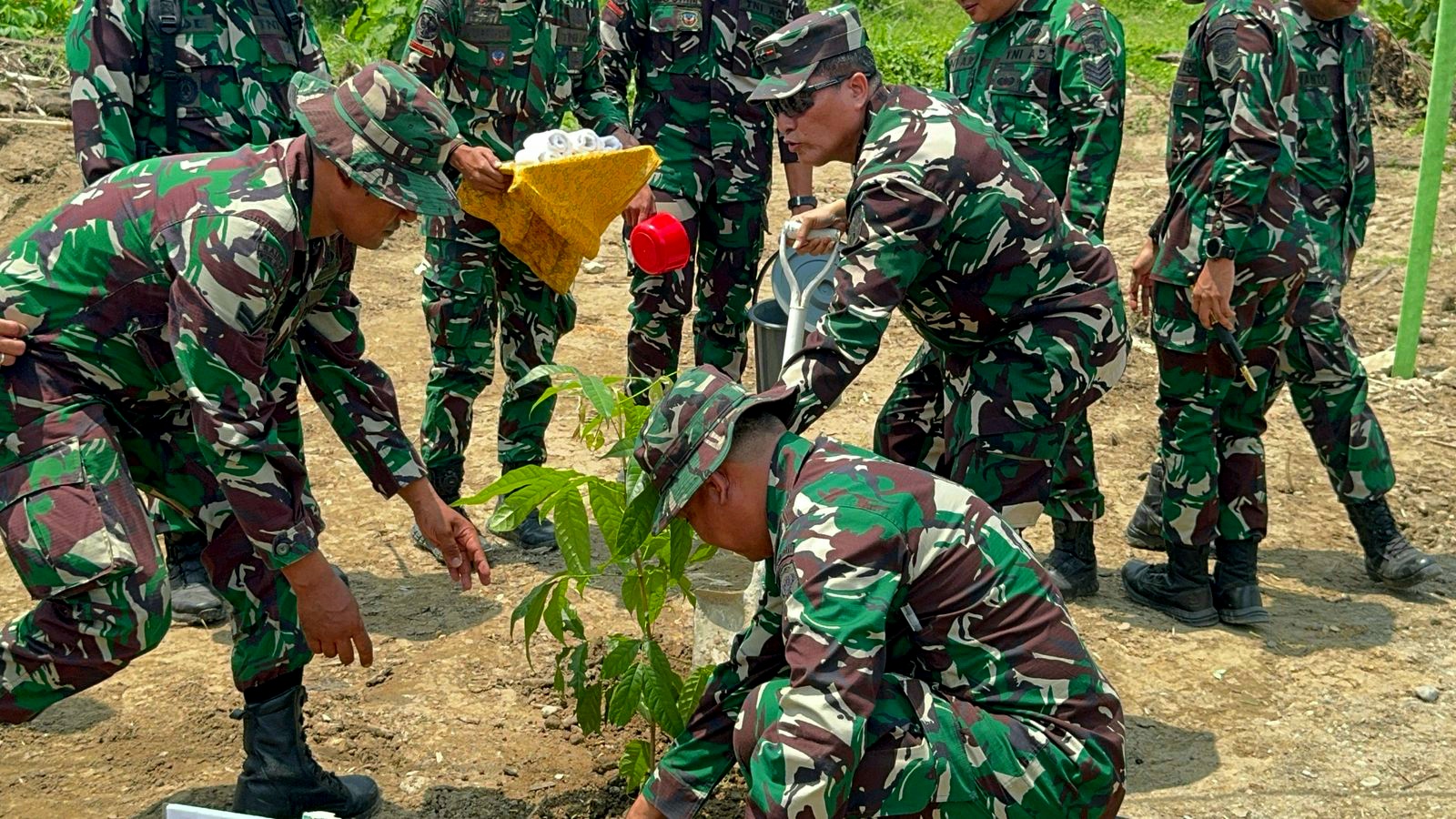TMMD Kodim Bireuen Berhasil Gugah Hati Warga Aceh Serahkan 2 Granat dan Senjata Lengkap ke TNI AD