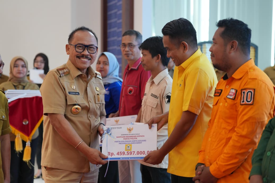 Pemprov Sulbar Serahkan Bantuan Rp 2,2 Miliar ke Parpol, SDK Tekankan Pentingnya Kaderisasi