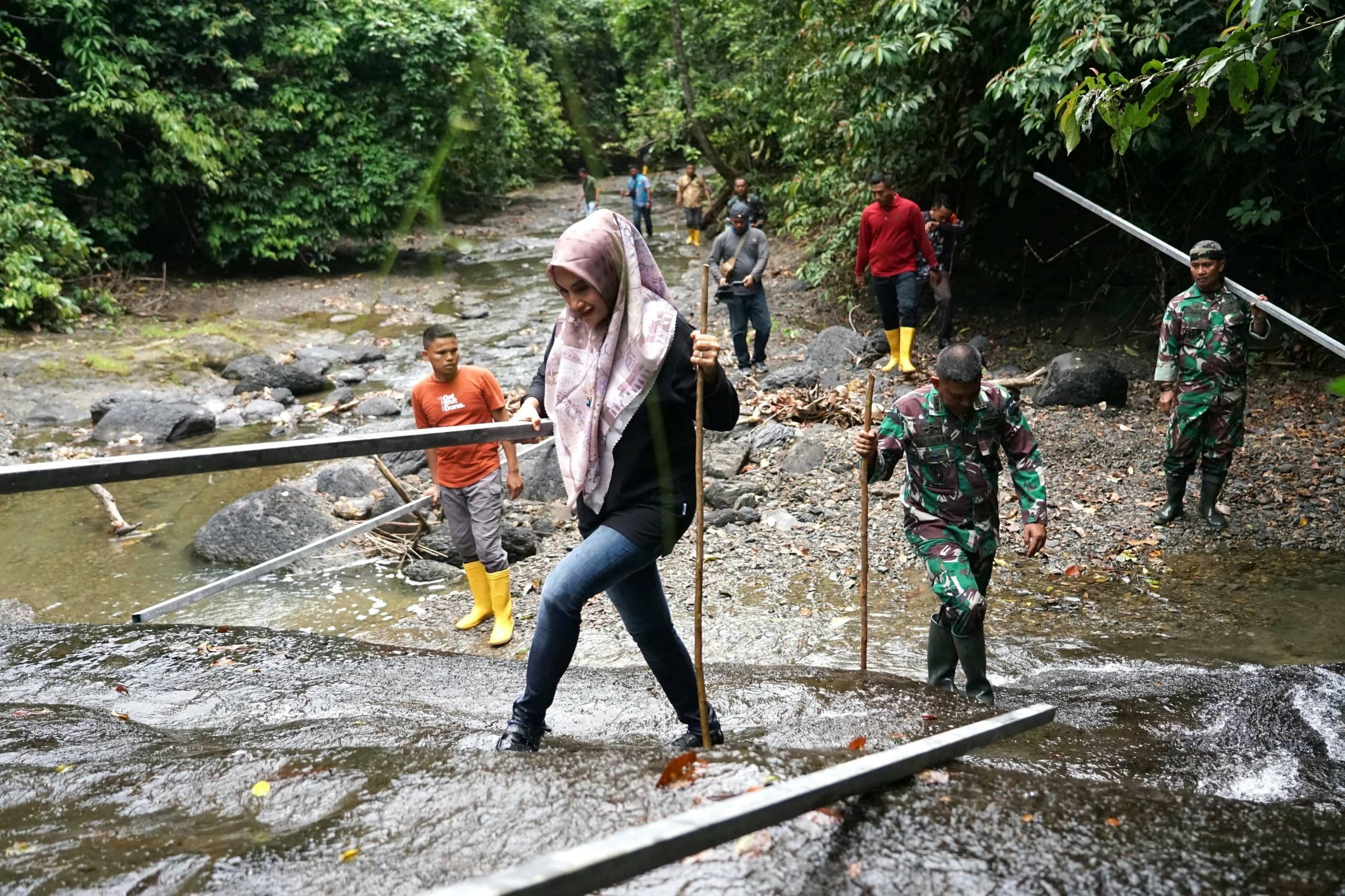 Telusuri Sungai Belantara, Danrem Lilawangsa Ditemani Istri Cek Pembangunan Terkini Makam Pahlawan Nasional Cut Meutia