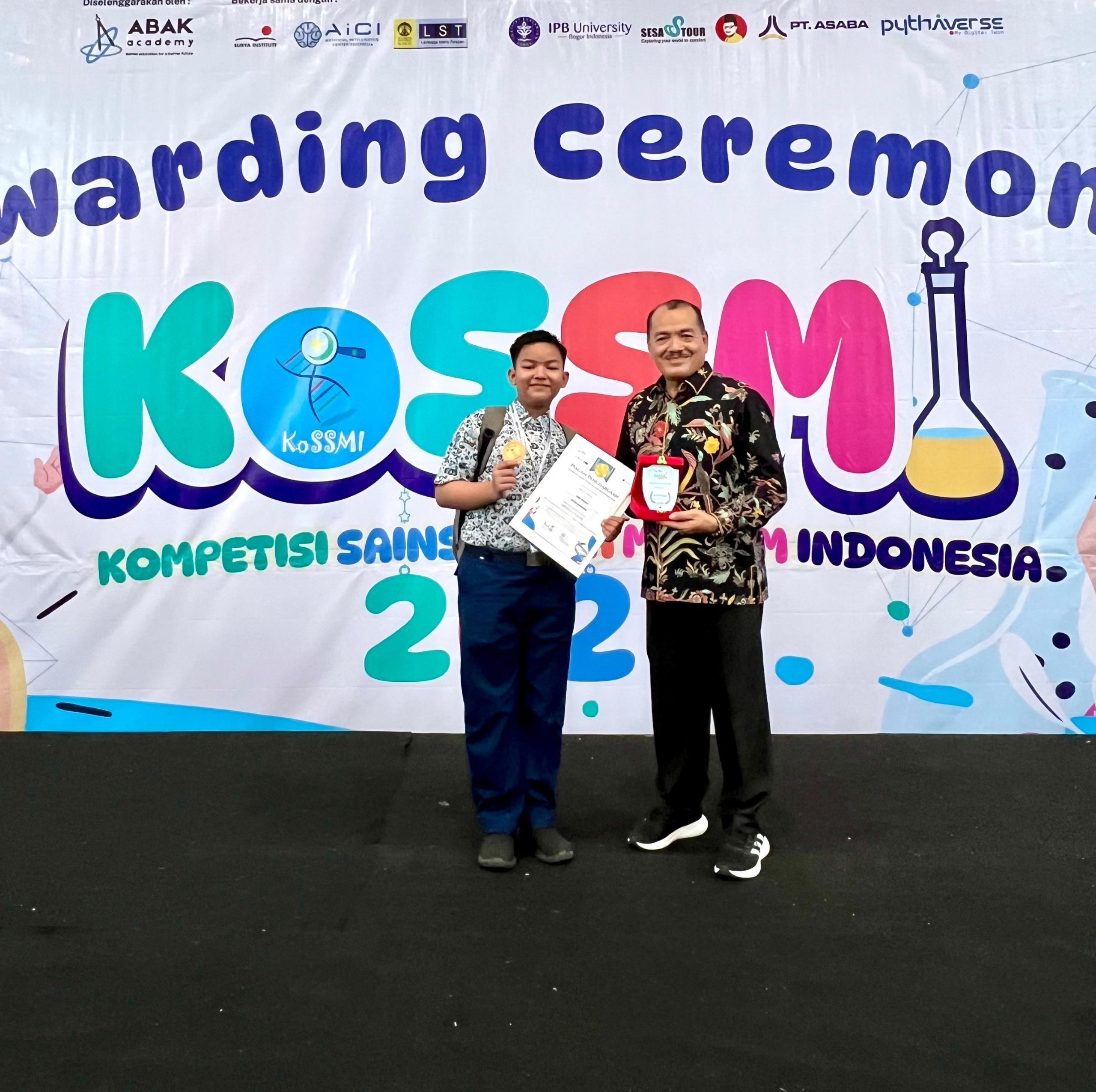 MTsN 6 Kota Padang Berhasil Menorehkan Medali Emas Dalam Ajang KOSSMI