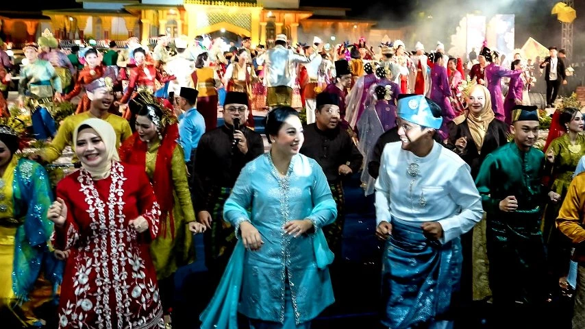 Wali Kota Medan Menari Melayu di Penutupan Gemes 2025