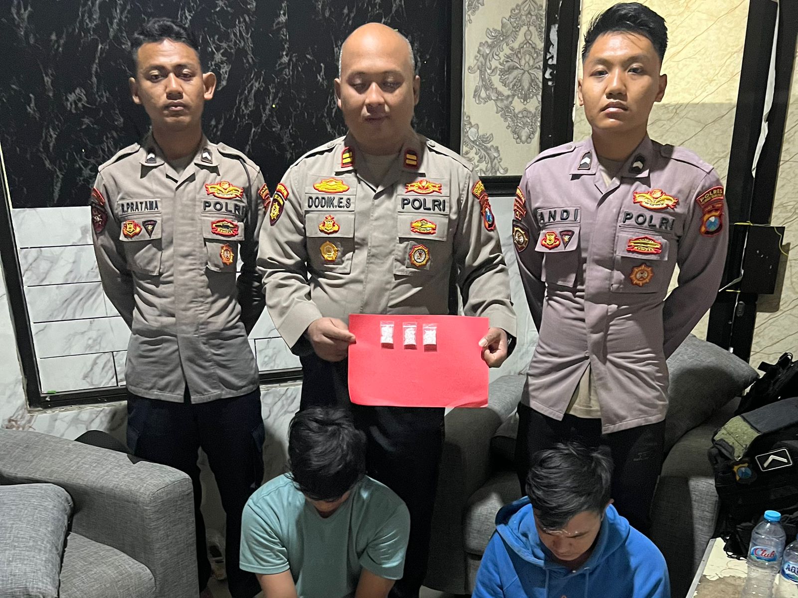 Unit Patroli Perintis Presisi Polres Tanjung Perak Amankan Dua Pemuda Pembawa Sabu Saat Cegah Tawuran