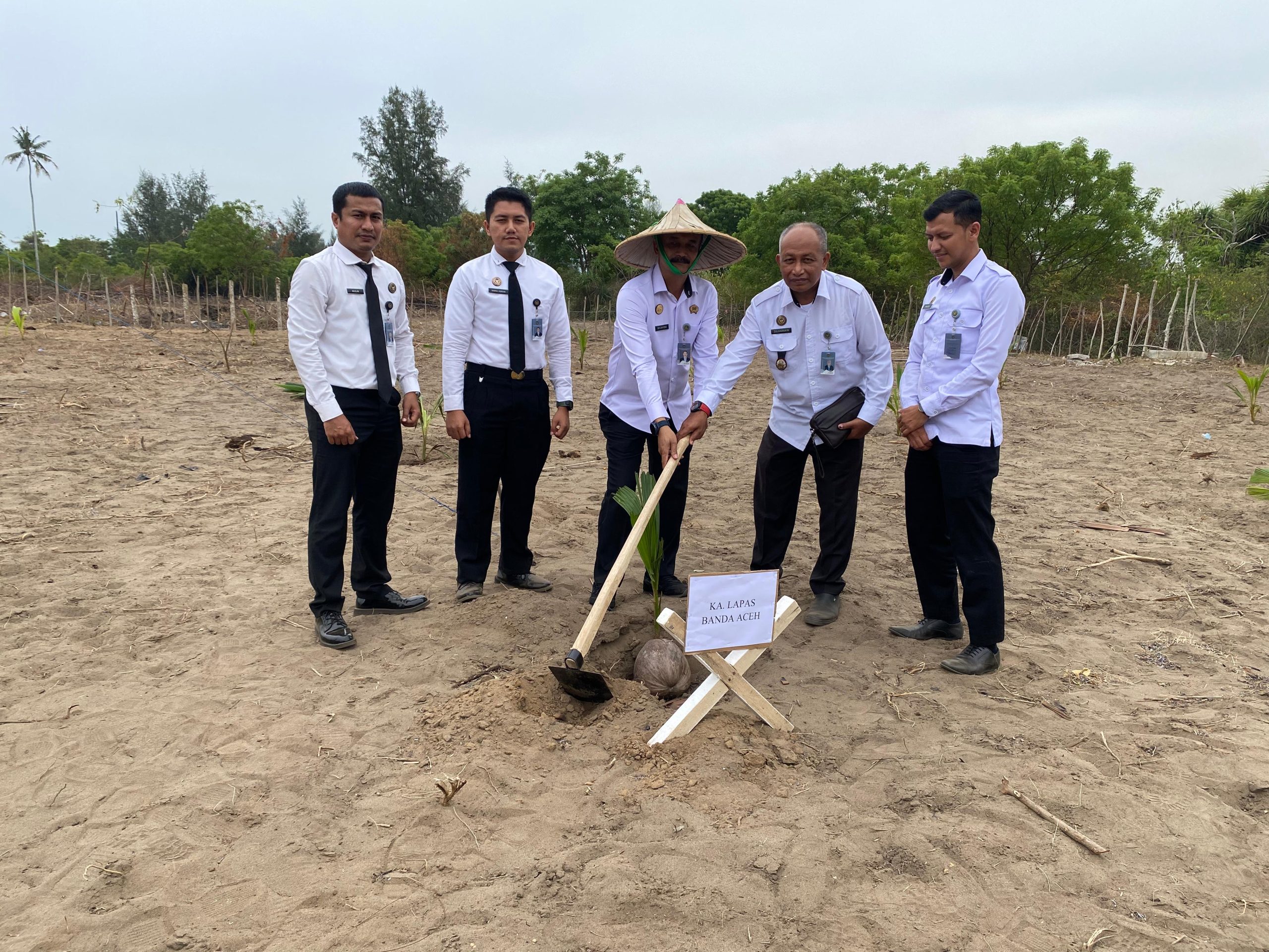 Kalapas Banda Aceh Ikuti Peresmian Program Ketahanan Pangan Nusakambangan dan Penanaman Pohon Kelapa Serentak di Seluruh Indonesia