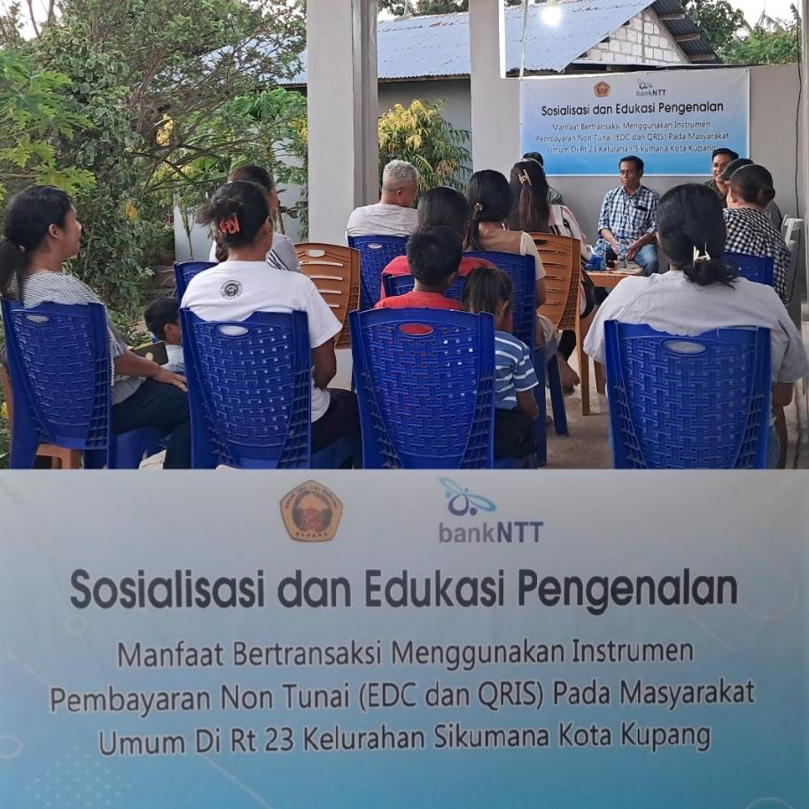 Bank NTT dan Mahasiswa STIM Kupang Edukasi Warga Sikumana Tentang Transaksi Digital