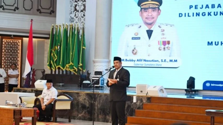 Gubernur Sumatera Utara Muhammad Bobby Afif Nasution berpidato saat melantik 177 pejabat Administrator dan Pengawas di Aula Raja Inal Siregar, Kantor Gubernur Sumut, Medan, Rabu 8 Oktober 2025.