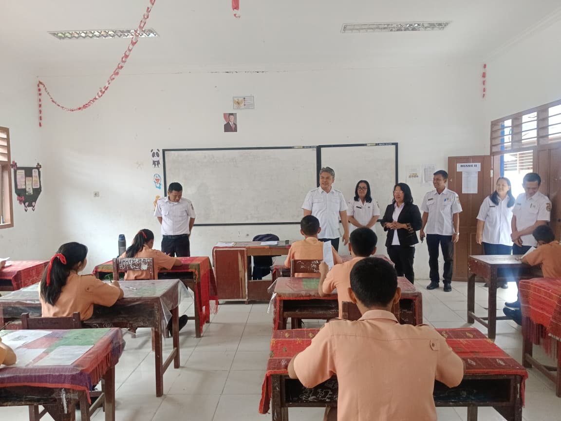 Ujian Asesmen Kelas Unggulan SMP Digelar Serentak, Wabup Taput: “Ini Mengukur Secara Jujur dan Objektif”