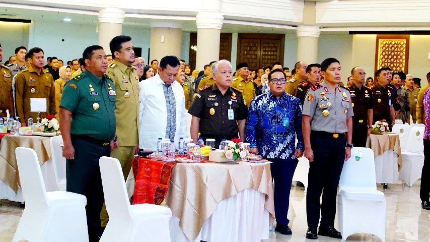 Pejabat tinggi Sumatera Utara dari Kejatisu, Pemprovsu, TNI, dan Polri dalam acara formal rapat koordinasi di Medan.