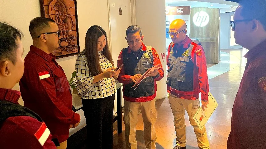 Tim penyidik Kejati Sumut dan Kejari Langkat melakukan penggeledahan di salah satu kantor perusahaan swasta di Jakarta terkait dugaan korupsi pengadaan smartboard untuk sekolah di Tebing Tinggi.