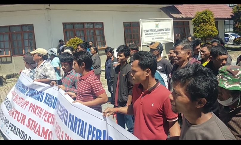 Buntut Video Asusila Mirip Oknum Anggota DPRD, Ratusan Massa Geruduk Kantor DPRD Humbahas