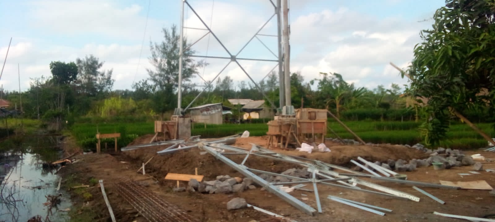 Pembangunan Tower di Desa Nyamplungsari Diduga Curi Start dan Belum Berizin, Forum Wartawan Desak Proyek Dihentikan Sementara