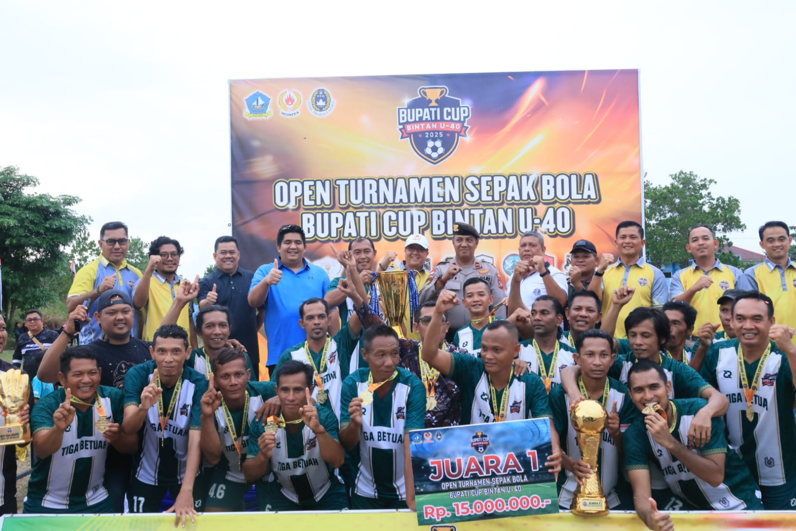 Bupati Bintan Resmi Tutup Turnamen Sepak Bola Bupati Cup Bintan U-40 Tahun 2025
