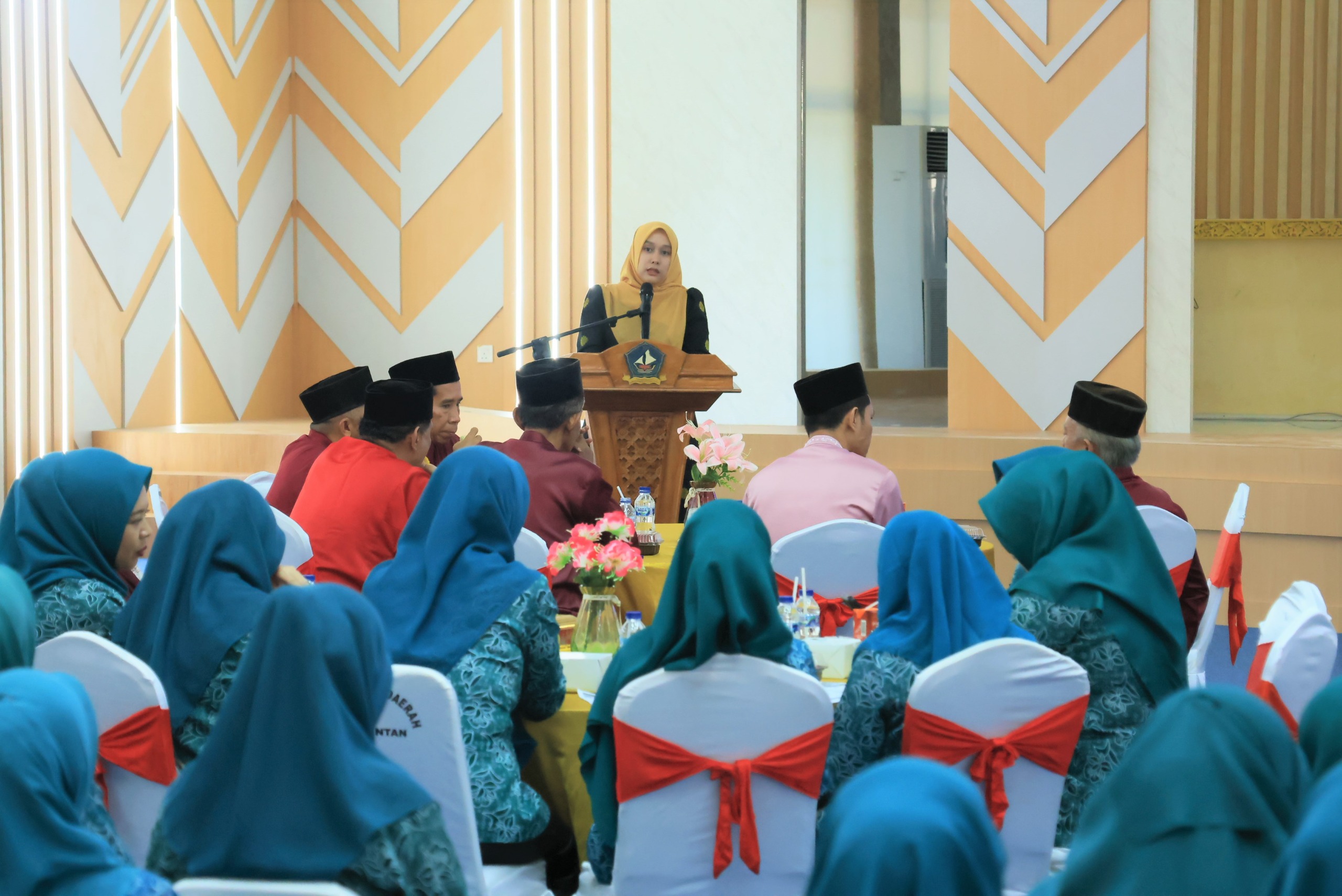 Pemkab Bintan Gelar Sosialisasi Diversifikasi Olahan Ikan dan Serahkan Bantuan Perikanan