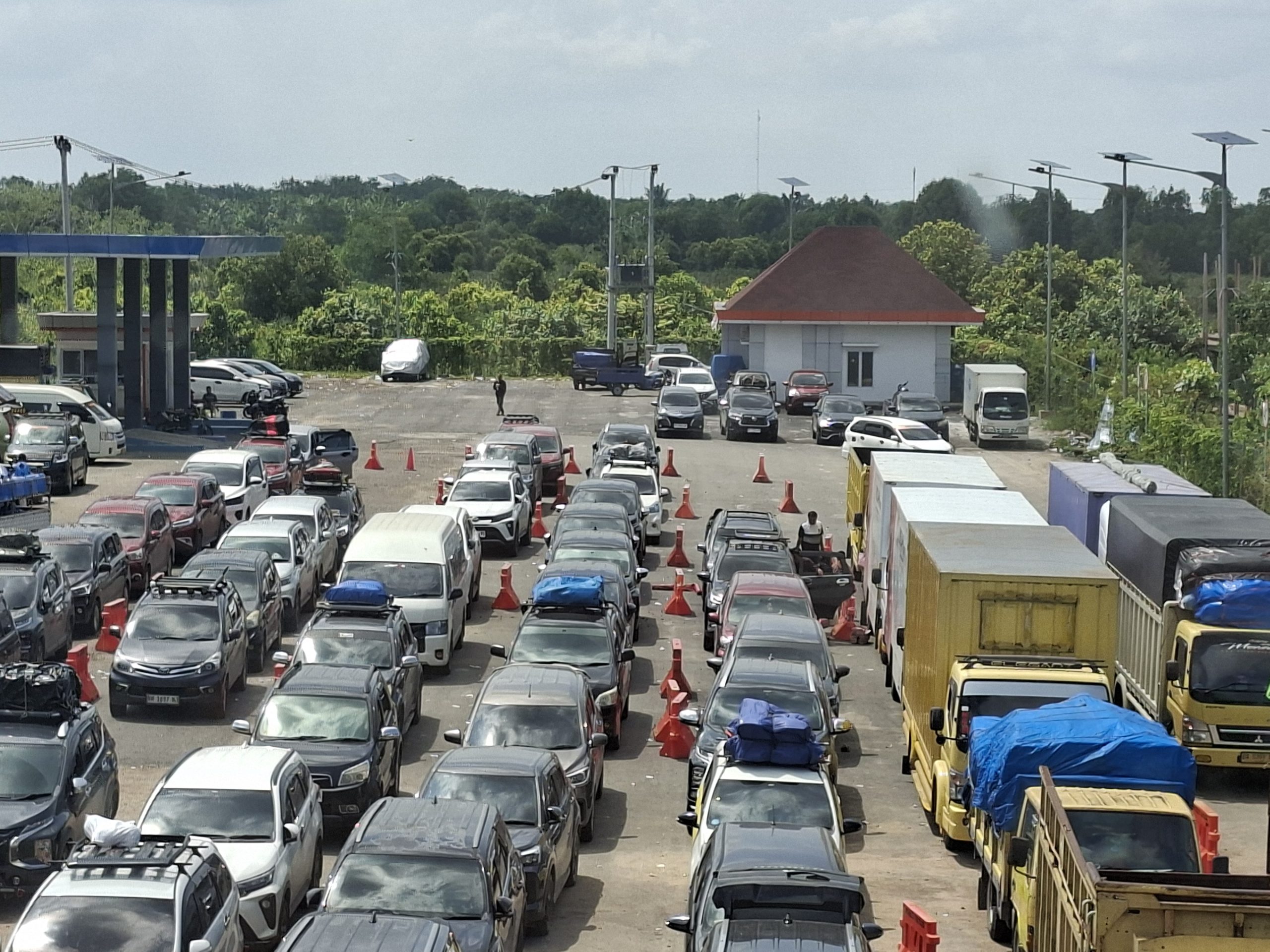 Jadwal Dikosongkan, Antrean Direkayasa: Penumpang Roro Jadi Korban