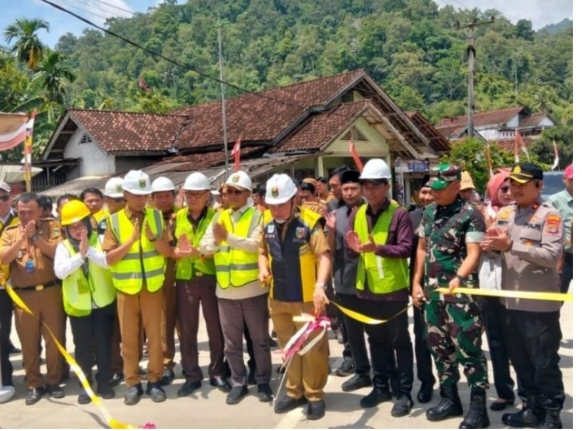 Dari Inpres ke Lapangan, Jalan Strategis Tanggamus Dibangun Saat Sejumlah Wilayah Masih Terisolasi