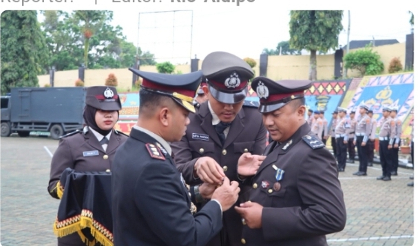 Personel Polres Tanggamus Terima Satyalencana Pengabdian dari Presiden Prabowo