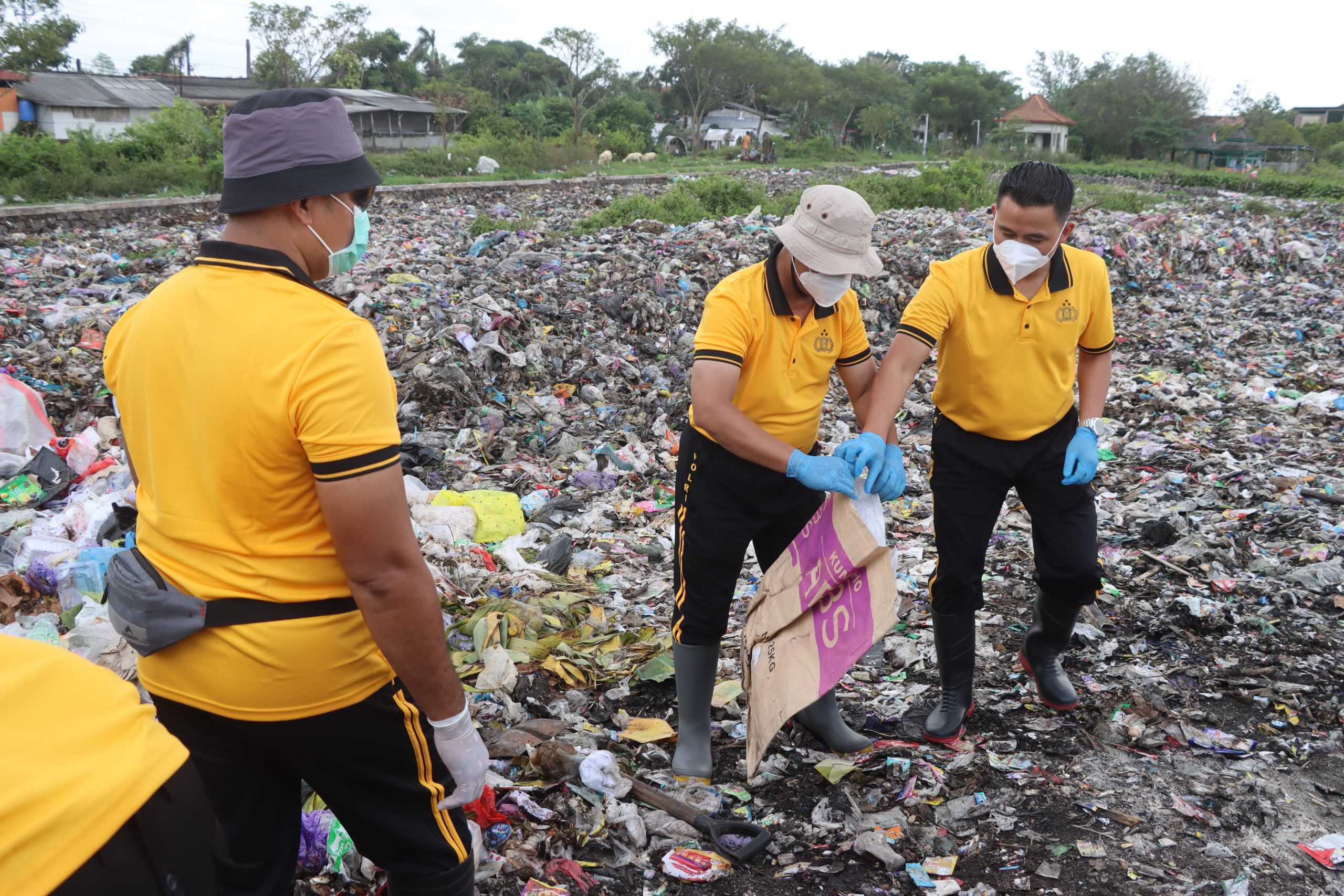 Kapolres Demak Pimpin Kerja Bakti di TPS Cabean, Dukung Gerakan Indonesia ASRI
