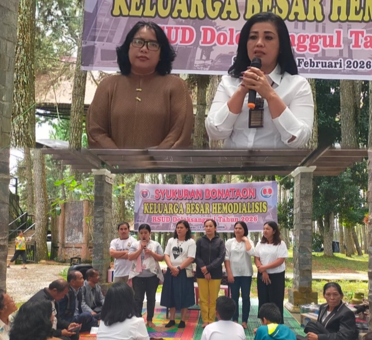 Semangati Pasien Cuci Darah, Direktur RS Doloksanggul Hadiri Syukuran Bona Taon Keluarga Besar Hemodialisis