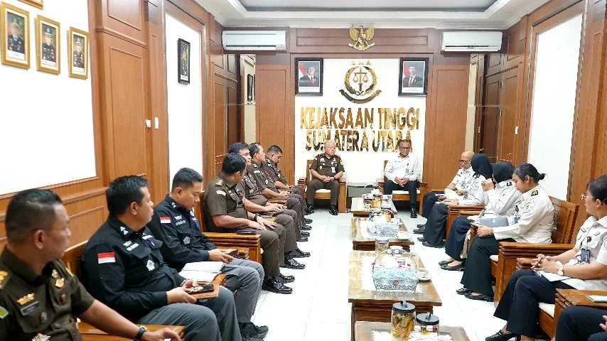Kajati Sumatera Utara menerima audiensi jajaran Direktorat Jenderal Pemasyarakatan Sumut di ruang pertemuan Kejaksaan Tinggi Sumatera Utara.