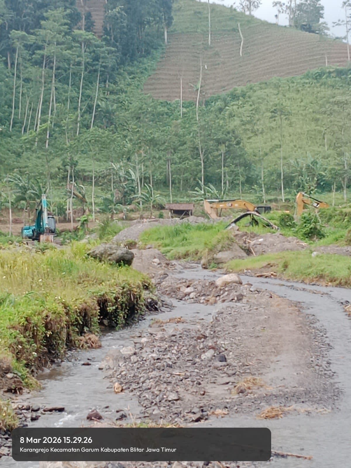Warga Menur Keluhkan Tambang Pasir Diduga Ilegal, Sedot Solar Subsidi dan Rusak Infrastruktur Jalan