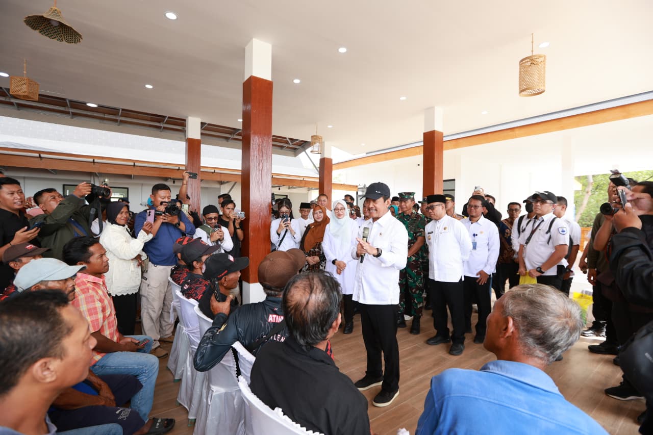 Menteri KKP Tinjau KNMP Lateng, Setujui Tambahan SPBN dan Bantuan Kapal untuk Nelayan Banyuwangi