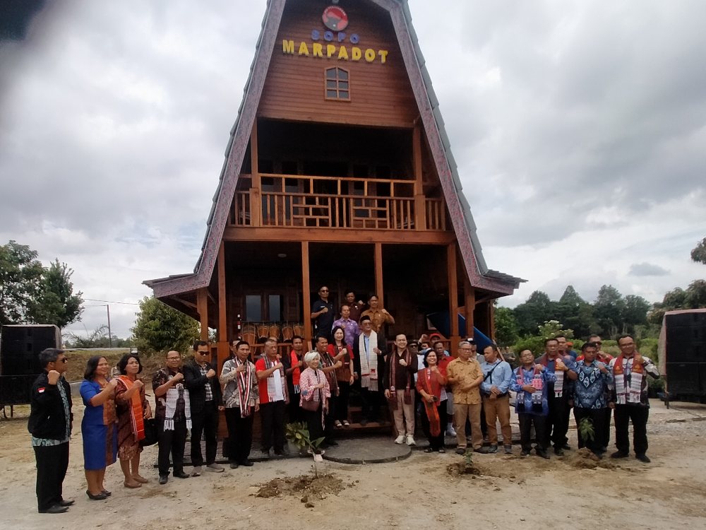 Dihadiri Ratusan Siswa SMA, Pantur Banjarnahor Gelar Sosialisasi Ranperda Pemajuan Kebudayaan di Sopo Marpadot Paranginan