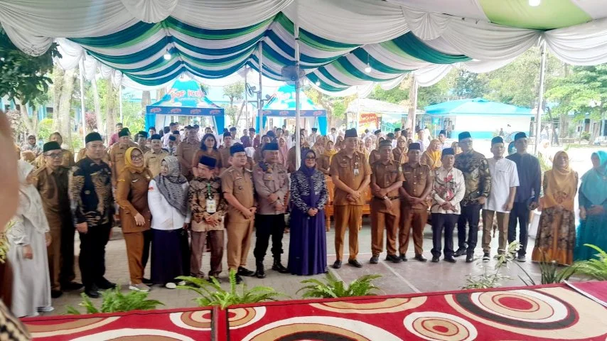 Kacabdis Wilayah I Sumut David Eltom Nainggolan bersama Kepala SMAN 13 Medan Fauziah Hasibuan, Ketua MGMP PAI Ridawati Lubis, dan kepala sekolah se-Kota Medan menghadiri pembukaan Gebyar PAI ke-18 MTQ dan Festival Seni Islam, 2 Maret 2026.