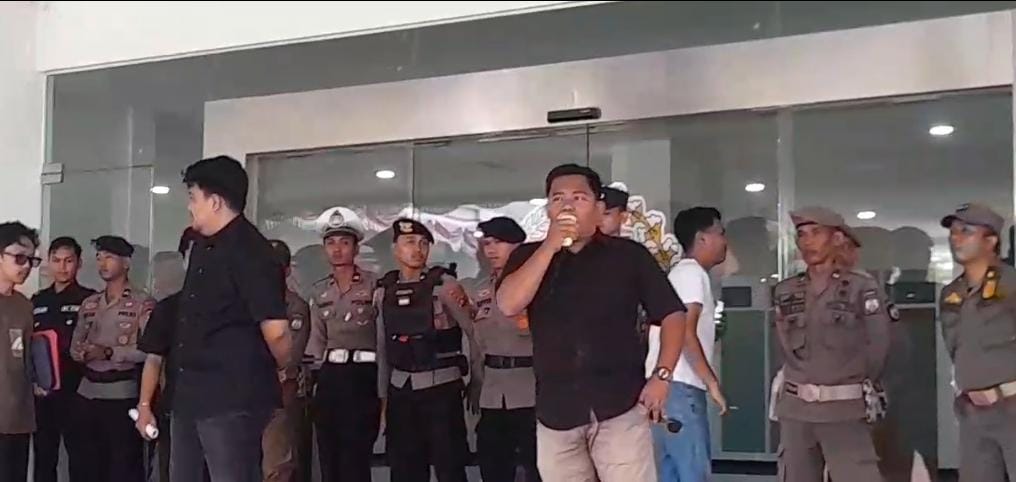 Dugaan Suap Rp50 Juta Program MBG Guncang DPRD Sulbar, Oknum Legislator Dilaporkan ke Badan Kehormatan