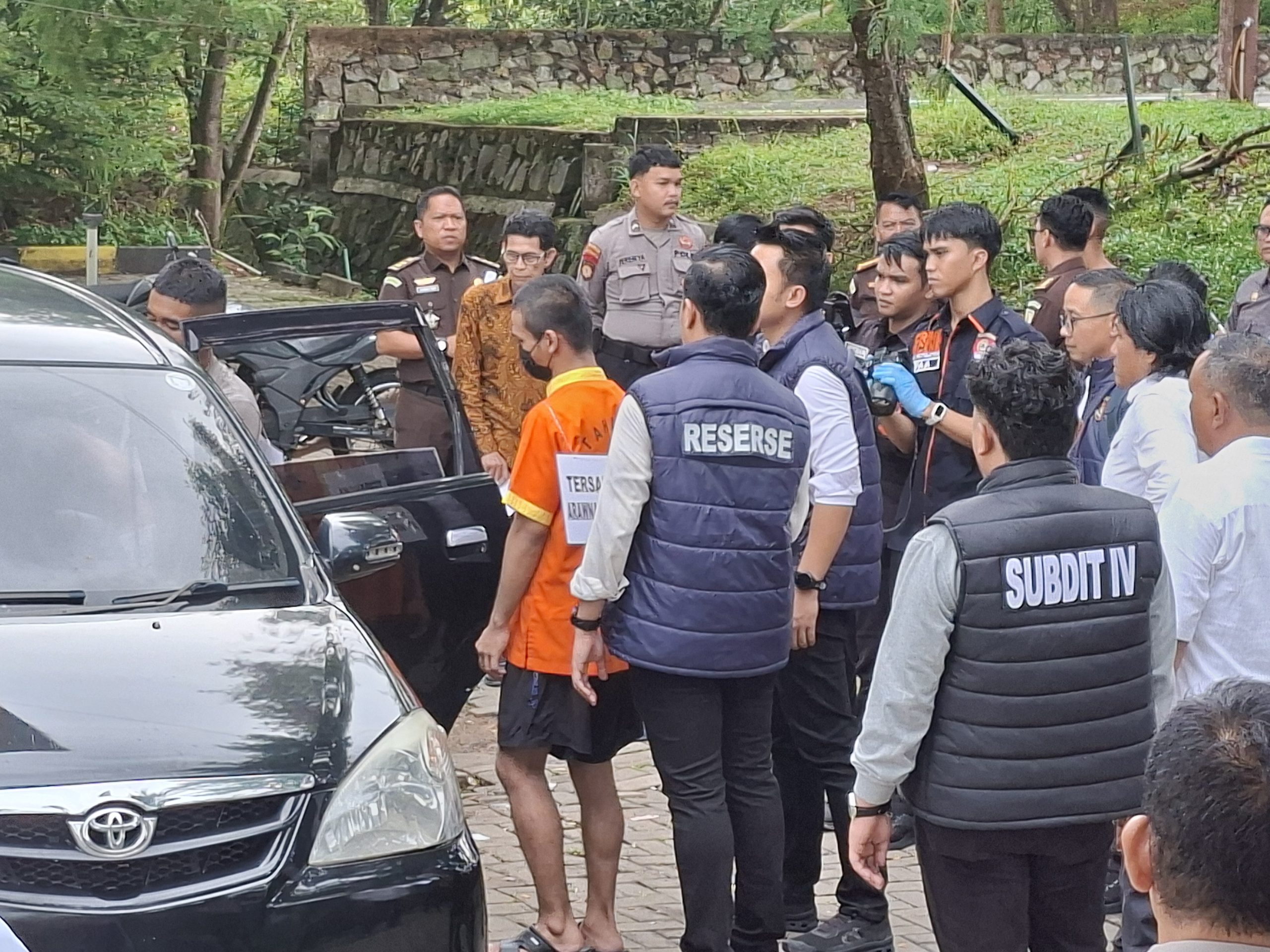 Rekonstruksi Kematian Bripda Natanael di Barak Polda Kepri Sisakan Banyak Tanda Tanya; Korban Sempat Terjatuh, Saksi Hanya Menonton