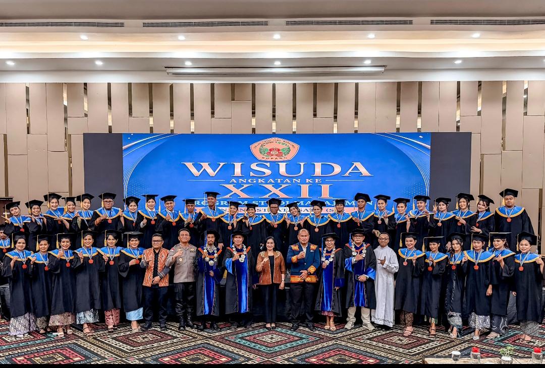 Prestasi Membanggakan, Karyawan Bank NTT Borong Predikat Cum Laude di Wisuda STIM Kupang