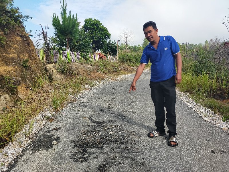 Baru Beberapa Bulan Selesai Dikerjakan, Pengaspalan di Parsingguran II Babak Belur, Dinas PUTR Humbahas Bungkam