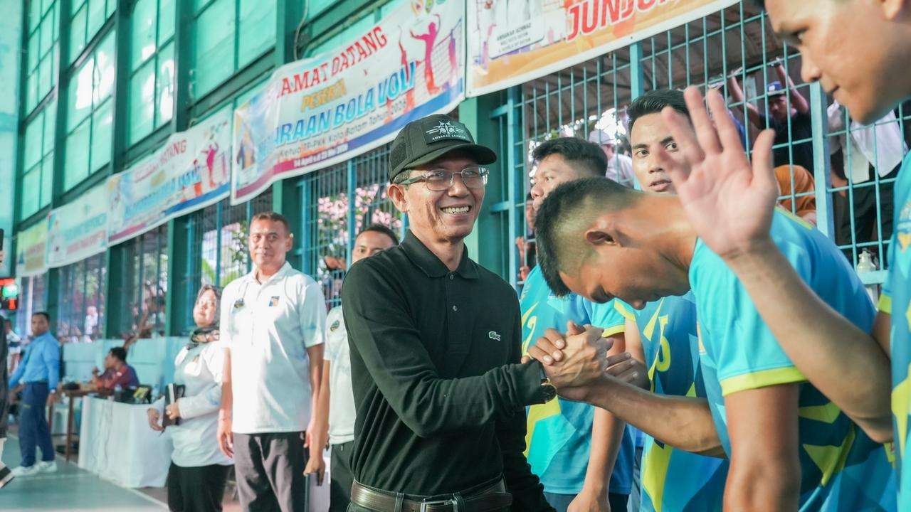 Amsakar Achmad dan Erlita Amsakar Tutup Kejuaraan Voli Piala Bergilir Wali Kota Batam dan Ketua TP PKK 2026