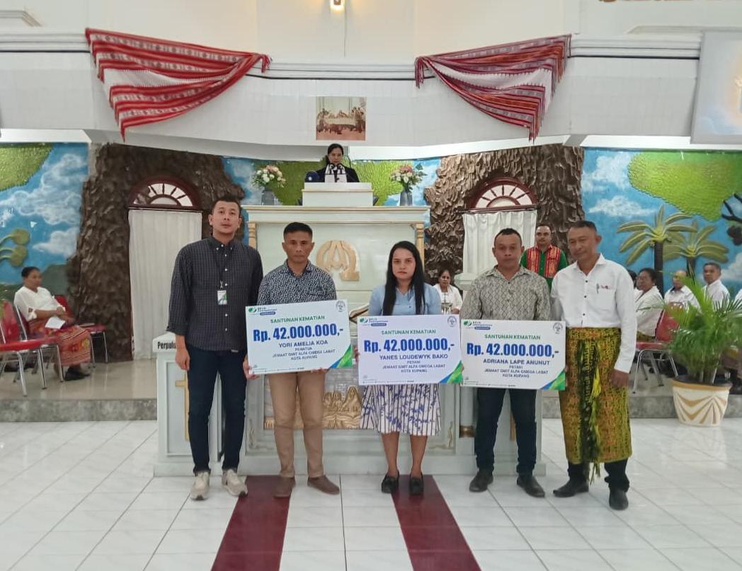 Gereja dan Negara Bersinergi, Jemaat Rentan GMIT Alfa Omega Dapat Perlindungan BPJS Ketenagakerjaan