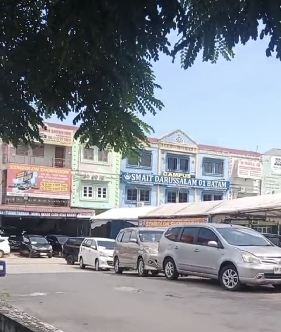 Simbolon Showroom Diduga Kuasai Buffer Zone, Klaim “Izin Ada” Justru Picu Kecurigaan Baru