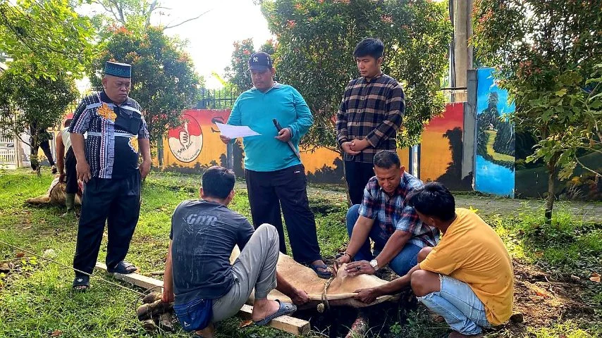 SMKN 9 Medan Sembelih 5 Hewan Kurban, Daging Dibagikan ke Siswa dan Warga