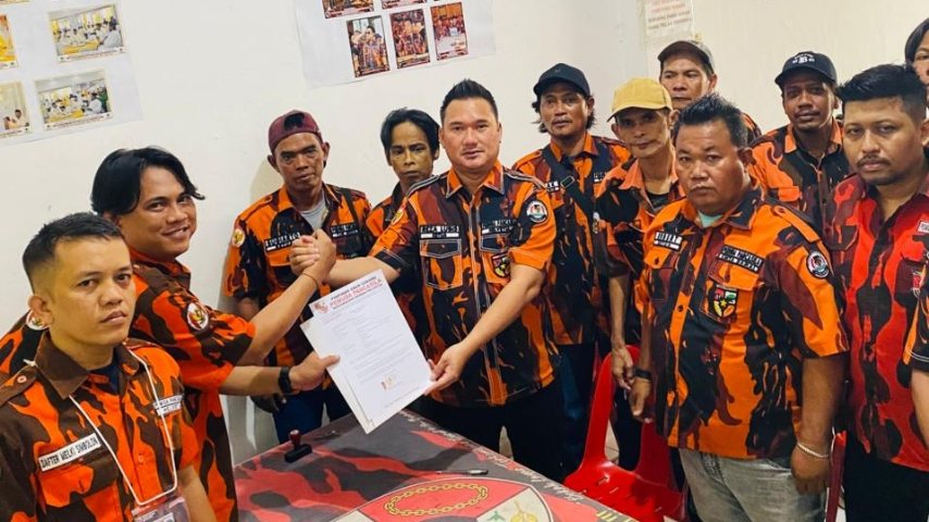 Reza Pahlevi Lubis mendaftar sebagai calon Ketua PAC Pemuda Pancasila Medan Helvetia bersama perwakilan tujuh ranting pendukung.